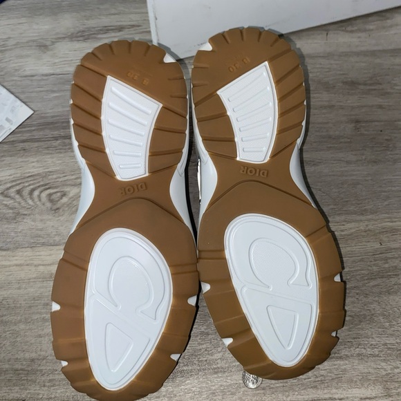 Dior B30 (cream)